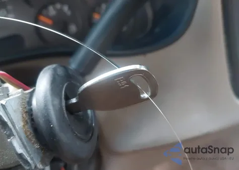 2003 Chevrolet Silverado 1500 Ls z USA, uszkodzony, nr VIN 2GCEC19V931302803